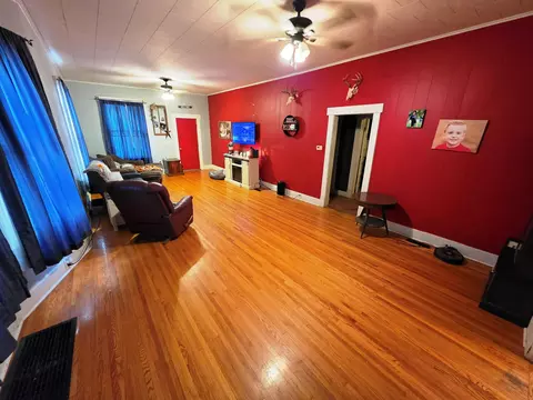 Living - 227 E Bennett St, Salem, IL 62881 photo 2 of 3