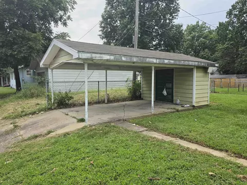 Exterior - 227 E Bennett St, Salem, IL 62881 photo 4 of 4