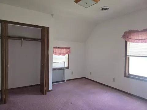 Bedroom - 237 W Locust St, Carthage, IL 62321 photo 4 of 8