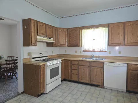 Kitchen - 237 W Locust St, Carthage, IL 62321 photo 2 of 3