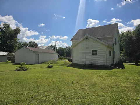 Exterior - 237 W Locust St, Carthage, IL 62321 photo 6 of 7
