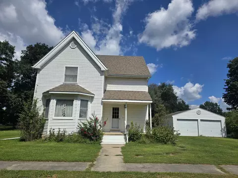237 W Locust St, Carthage, IL 62321