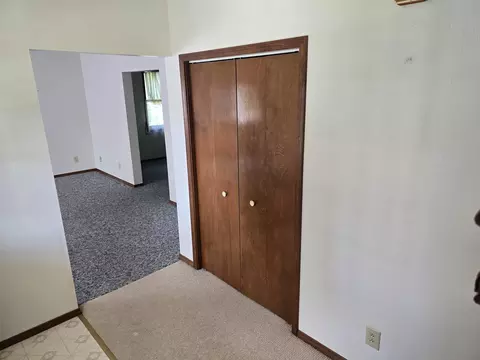 Entry Way - 237 W Locust St, Carthage, IL 62321 photo 2 of 2