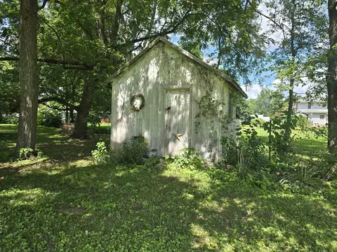 Exterior - 237 W Locust St, Carthage, IL 62321 photo 7 of 7