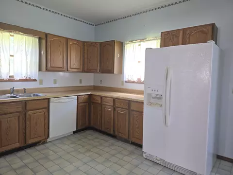 Kitchen - 237 W Locust St, Carthage, IL 62321 photo 3 of 3