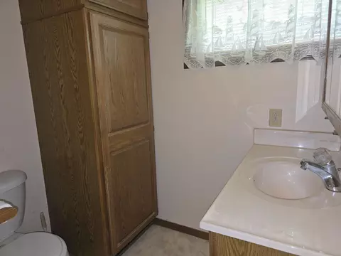 Bath - 237 W Locust St, Carthage, IL 62321 photo 3 of 3