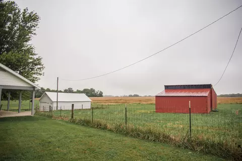 Exterior - 2393 E 1400th St, Mendon, IL 62351 photo 3 of 3