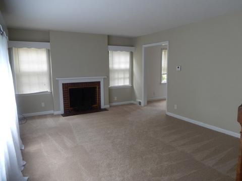 462 Simms St, Aurora, IL 60505 photo 2