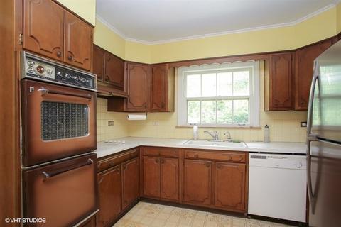 320 E Central Rd, Arlington Heights, IL 60005 photo 3