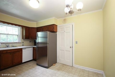 320 E Central Rd, Arlington Heights, IL 60005 photo 4