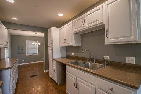 1810 Innercircle Dr, Crest Hill, IL 60403 photo 8