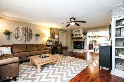 4773 W Hilltop Dr, Kankakee, IL 60901 photo 2