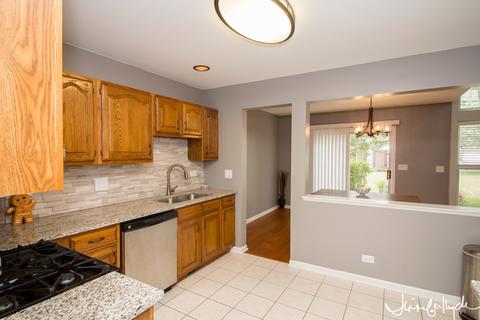 2051 Peach Tree Ln, Algonquin, IL 60102 photo 11