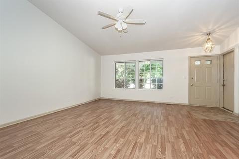 415 Campus Dr, Elgin, IL 60120 photo 3