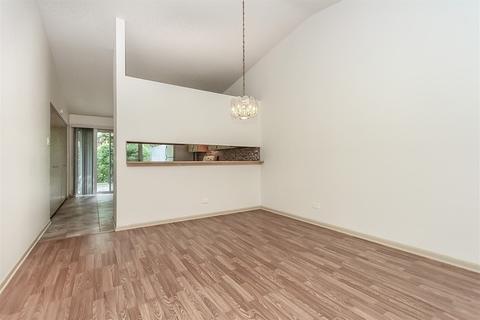 415 Campus Dr, Elgin, IL 60120 photo 4