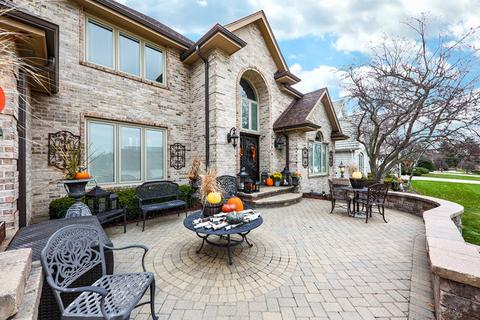 1576 White Eagle Dr, Naperville, IL 60564 photo 2