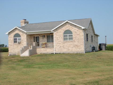 3601 E 10th Rd, Utica, IL 61373 photo 1
