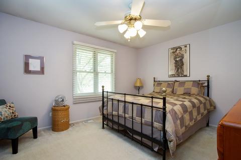 975 Hillcrest Blvd, Hoffman Estates, IL 60169 photo 10