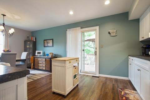975 Hillcrest Blvd, Hoffman Estates, IL 60169 photo 8