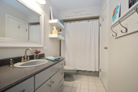 975 Hillcrest Blvd, Hoffman Estates, IL 60169 photo 11