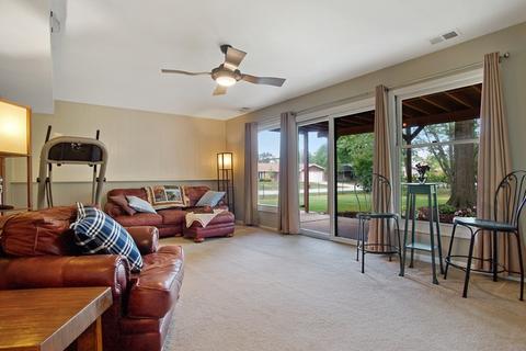 975 Hillcrest Blvd, Hoffman Estates, IL 60169 photo 14