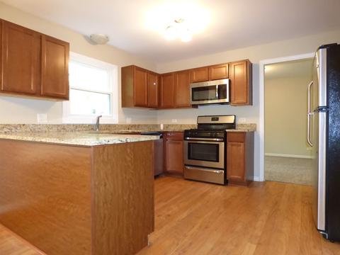 266 Thomas St, Cary, IL 60013 photo 4