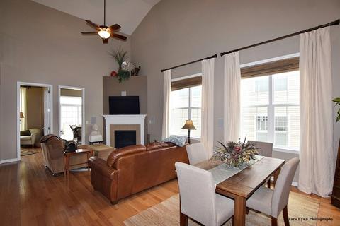 3840 Valhalla Dr, Elgin, IL 60124 photo 3