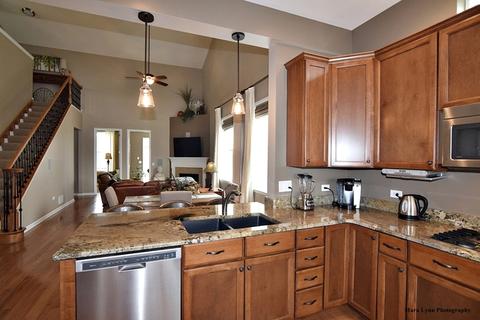 3840 Valhalla Dr, Elgin, IL 60124 photo 8