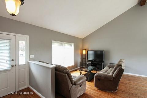 5012 W Glenbrook Trl, Mchenry, IL 60050 photo 3