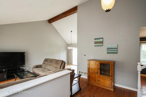 5012 W Glenbrook Trl, Mchenry, IL 60050 photo 2