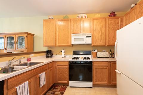 2949 Falling Waters Dr, Lindenhurst, IL 60046 photo 3