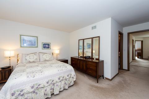 2949 Falling Waters Dr, Lindenhurst, IL 60046 photo 16