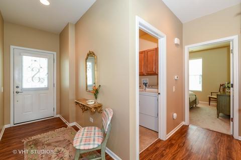 847 Butterfly Field Dr, Elgin, IL 60124 photo 2
