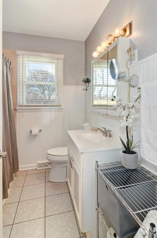 319 Village Rd, Willowbrook, IL 60527 photo 11