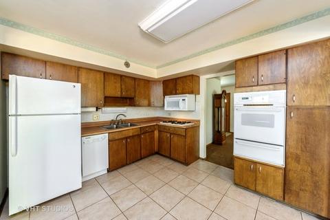 310 Ambleside Rd, Des Plaines, IL 60016 photo 3