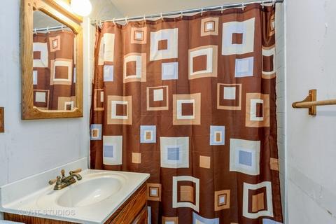 310 Ambleside Rd, Des Plaines, IL 60016 photo 6