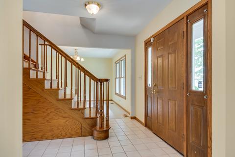 55 Deeke Ct, Roselle, IL 60172 photo 2