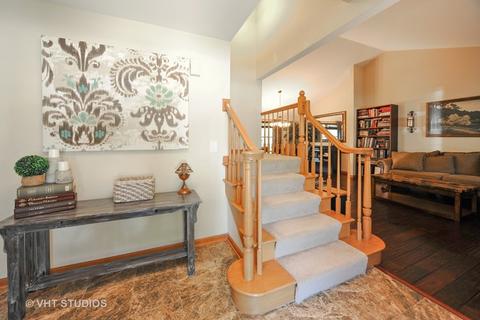 1015 Helen Dr, Algonquin, IL 60102 photo 2