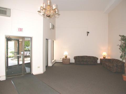 1500 Robin Cir #307, Hoffman Estates, IL 60169 photo 2