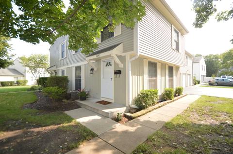 1679 Williamsburg Ct #E, Wheaton, IL 60189 photo 1