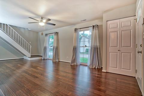 1679 Williamsburg Ct #E, Wheaton, IL 60189 photo 4