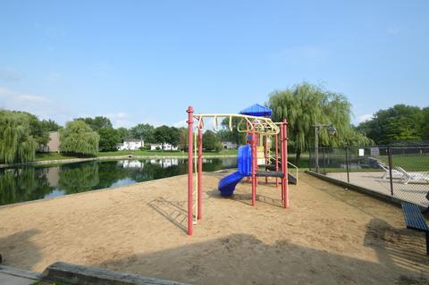 1679 Williamsburg Ct #E, Wheaton, IL 60189 photo 25