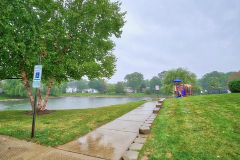 1679 Williamsburg Ct #E, Wheaton, IL 60189 photo 15