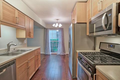 1679 Williamsburg Ct #E, Wheaton, IL 60189 photo 17