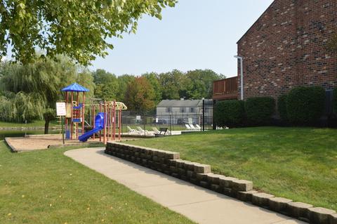 1679 Williamsburg Ct #E, Wheaton, IL 60189 photo 24