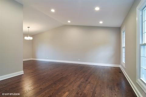 4240 Eisenhower Cir, Hoffman Estates, IL 60192 photo 3