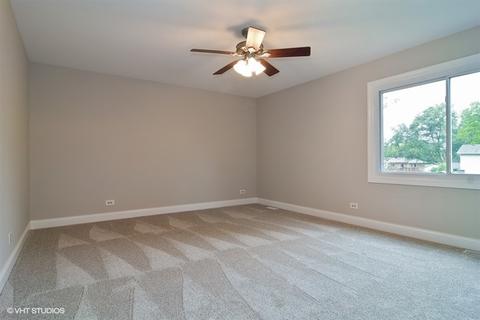 4240 Eisenhower Cir, Hoffman Estates, IL 60192 photo 8
