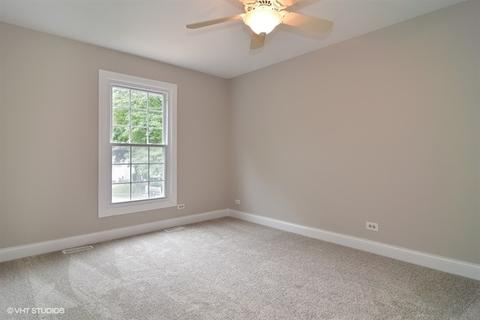 4240 Eisenhower Cir, Hoffman Estates, IL 60192 photo 10