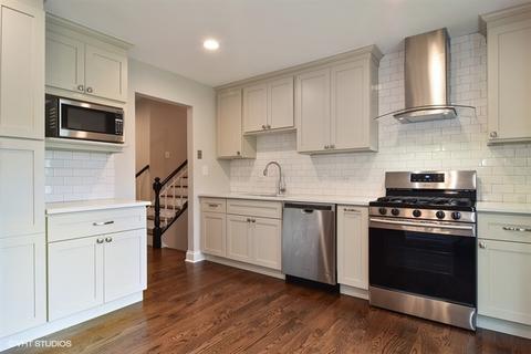 4240 Eisenhower Cir, Hoffman Estates, IL 60192 photo 4