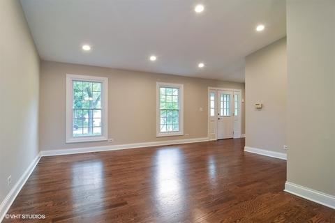 4240 Eisenhower Cir, Hoffman Estates, IL 60192 photo 2